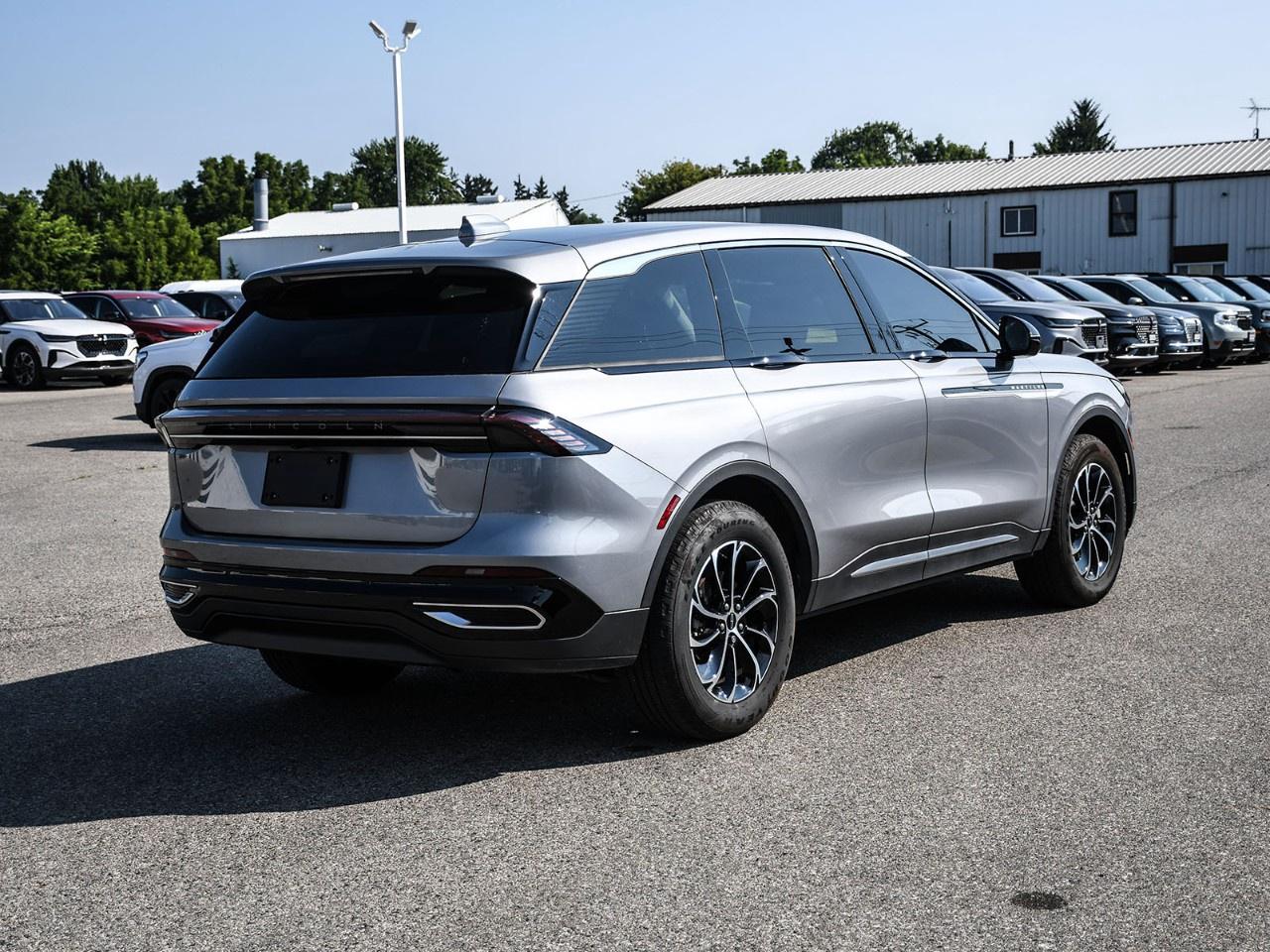 2025 Lincoln Nautilus Premiere AWD Photo4