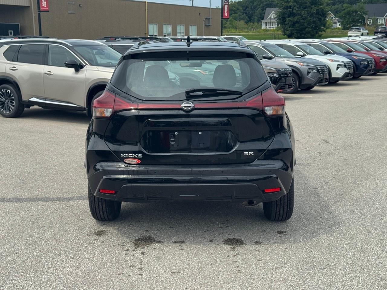 2024 Nissan Kicks SR FWD Photo3