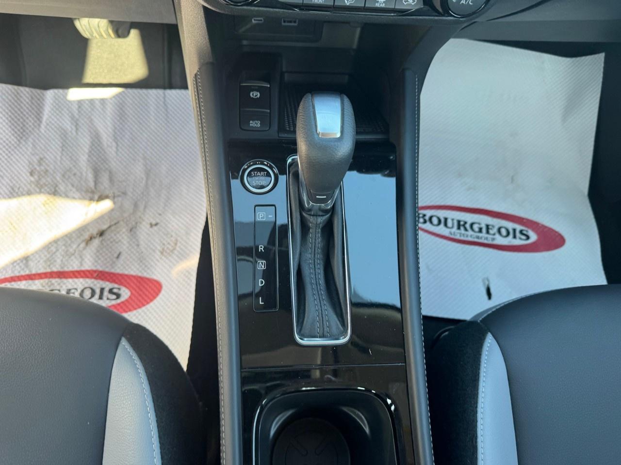 2024 Nissan Kicks SR FWD Photo