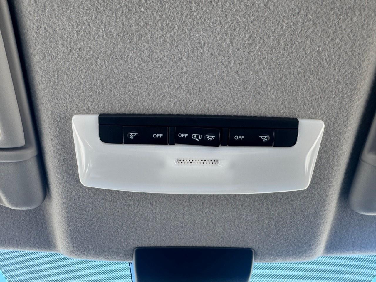 2024 Nissan Kicks SR FWD Photo