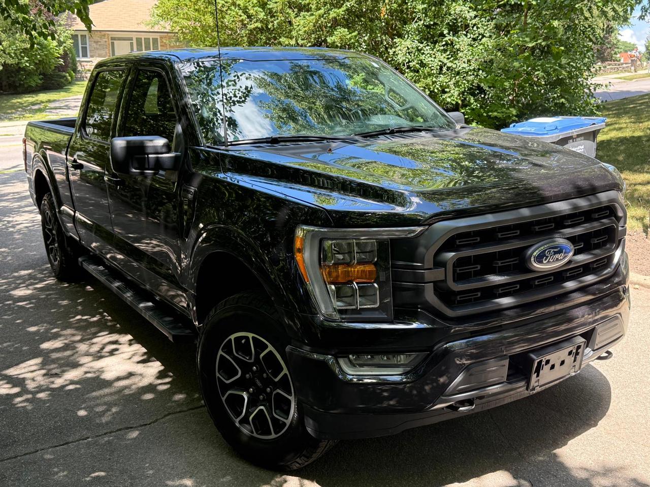 2022 Ford F-150 XLT 4WD SuperCrew 5.5' Box Photo