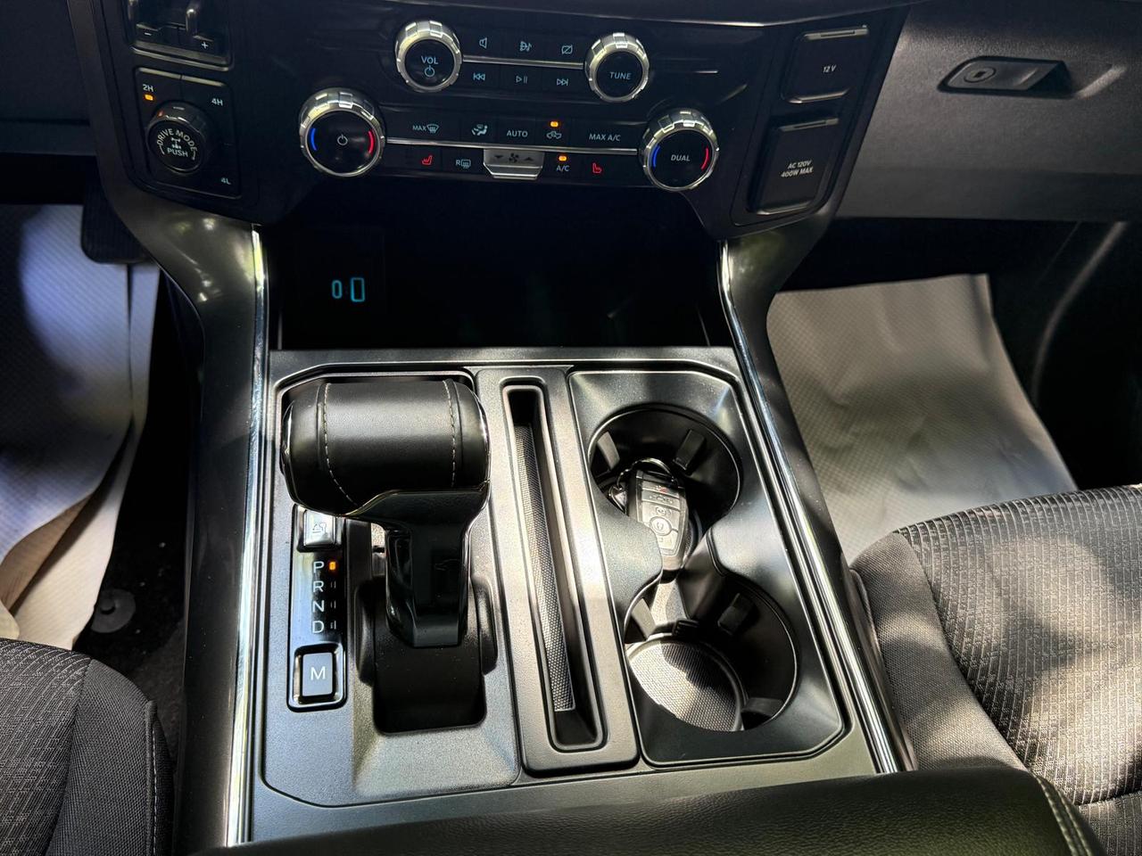 2022 Ford F-150 XLT 4WD SuperCrew 5.5' Box Photo