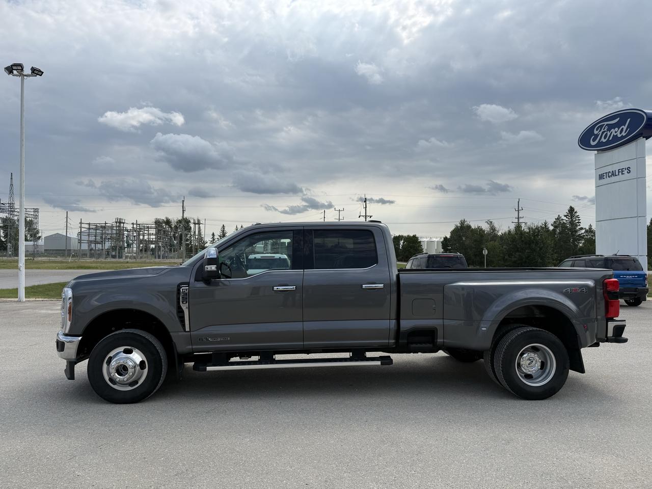 2025 Ford F-350 Super Duty DRW LARIAT 4WD CREW CAB 8' BOX Photo4