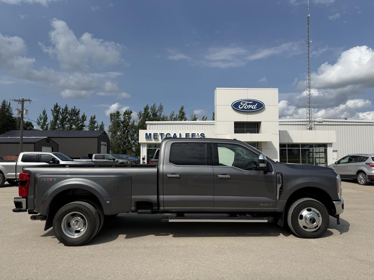 2025 Ford F-350 Super Duty DRW LARIAT 4WD CREW CAB 8' BOX Photo0
