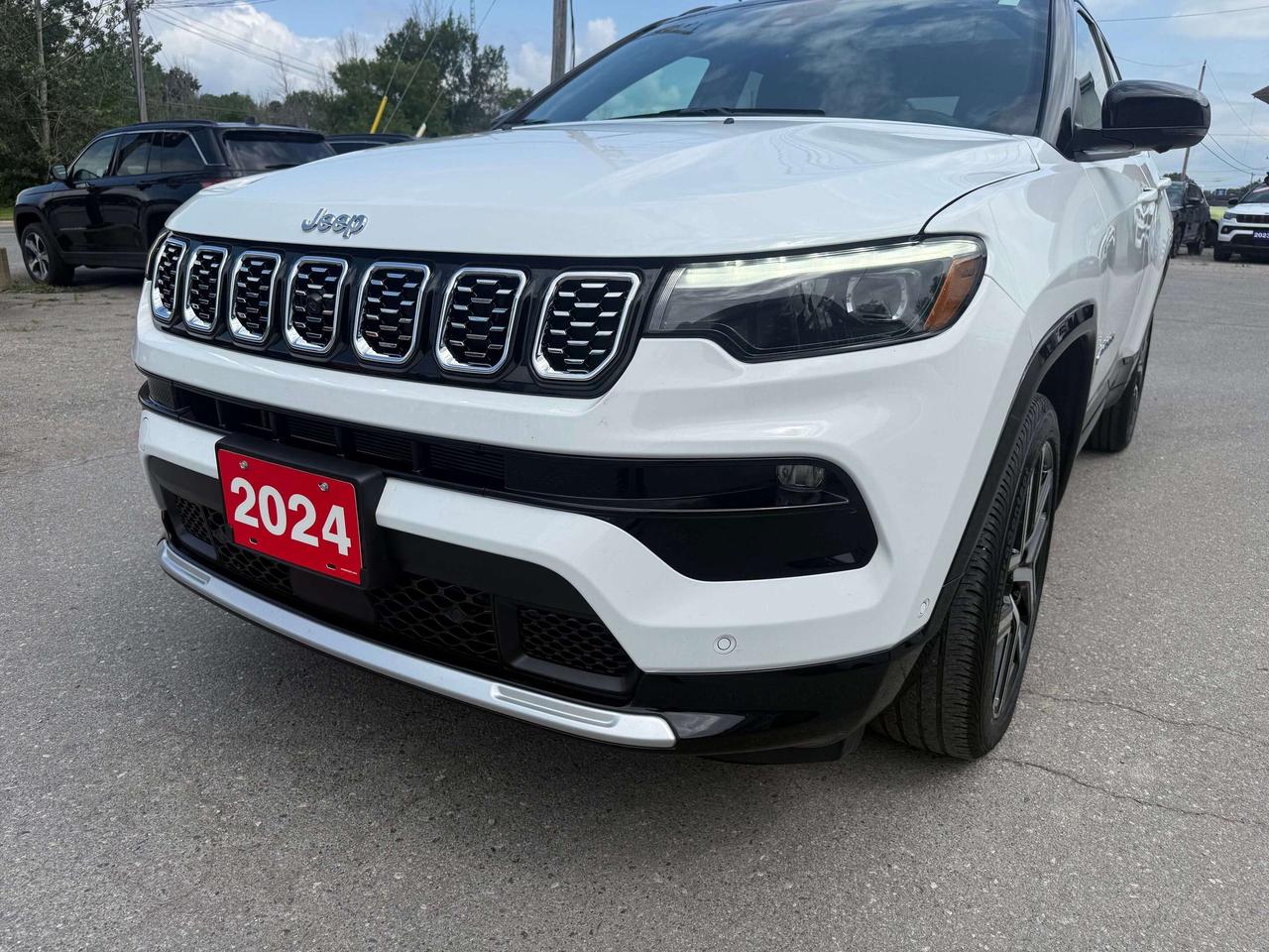 2024 Jeep Compass Limited 4X4 - Pano Roof, Photo