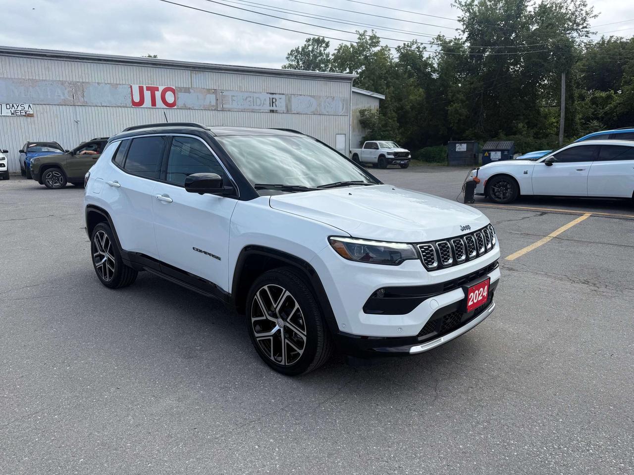 2024 Jeep Compass Limited 4X4 - Pano Roof, Photo