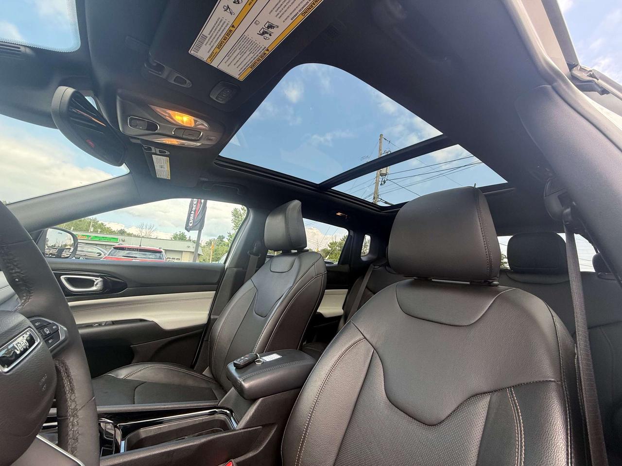 2024 Jeep Compass Limited 4X4 - Pano Roof, Photo