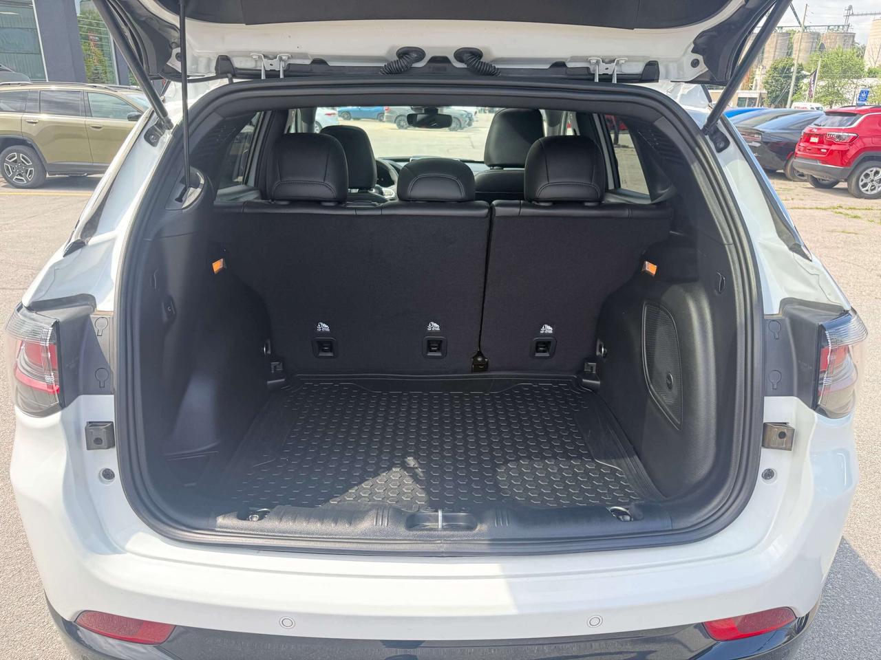 2024 Jeep Compass Limited 4X4 - Pano Roof, Photo