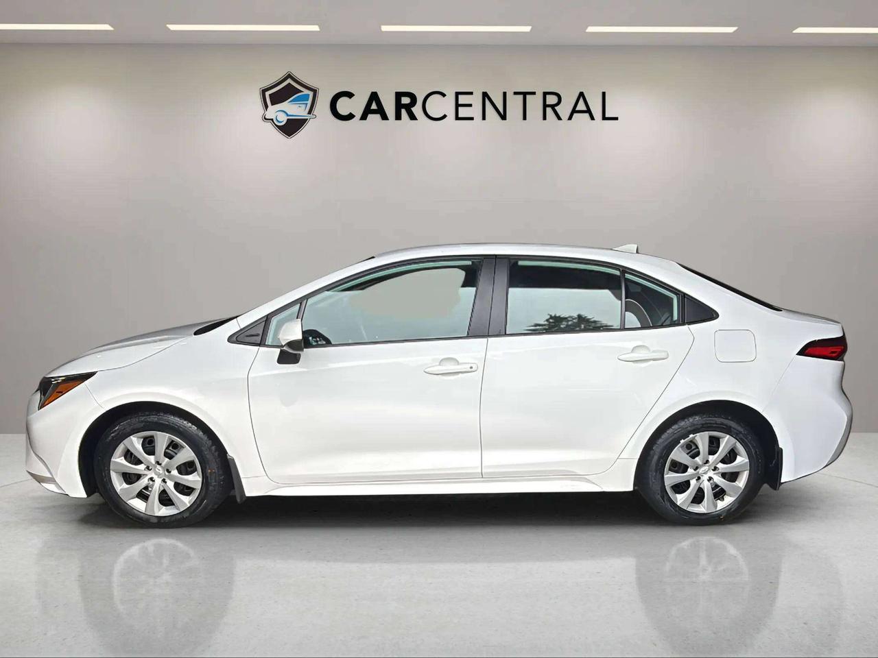 2023 Toyota Corolla LE | CLEAN CARFAX | HEATED SEATS | CARPLAY Photo1