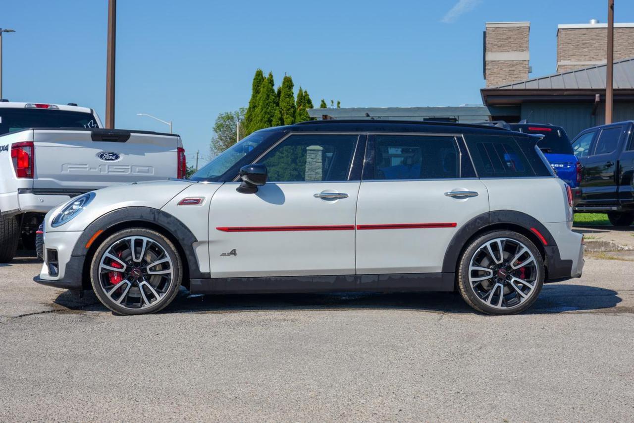 2020 MINI Cooper Clubman Cooper ALL4  PANO ROOF  LOW KM  LEATHER Photo2
