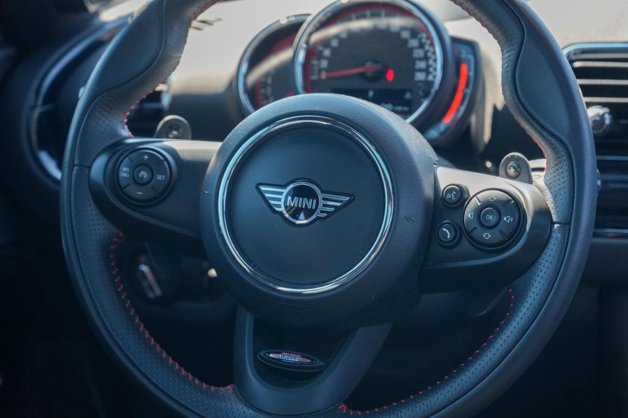 2020 MINI Cooper Clubman Cooper ALL4  PANO ROOF  LOW KM  LEATHER Photo