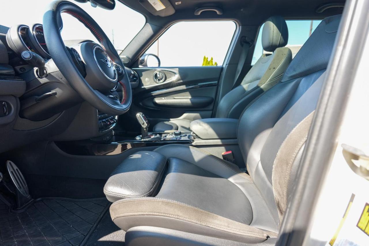 2020 MINI Cooper Clubman Cooper ALL4  PANO ROOF  LOW KM  LEATHER Photo