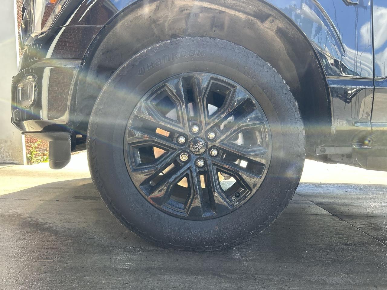 2024 Ford F-150 LARIAT 4X4 | CREW | ECOBOOST | LEATHER | PANO ROOF Photo