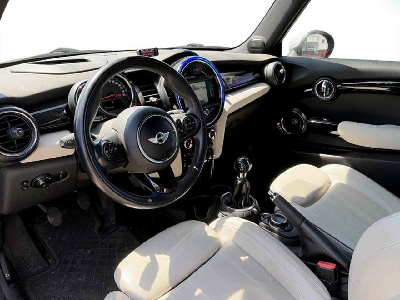 2014 MINI Cooper Hardtop Hatchback Photo