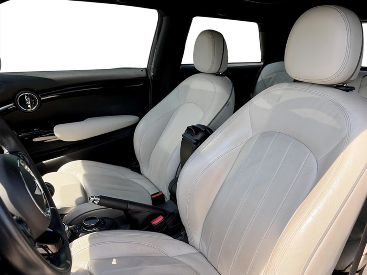 2014 MINI Cooper Hardtop Hatchback Photo