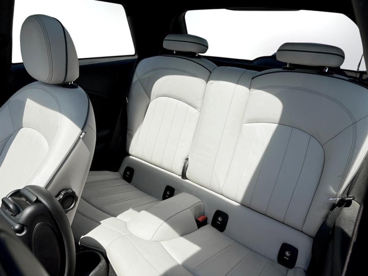 2014 MINI Cooper Hardtop Hatchback Photo
