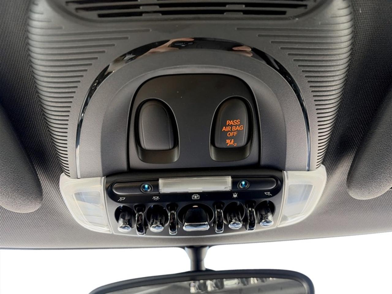 2014 MINI Cooper Hardtop Hatchback Photo