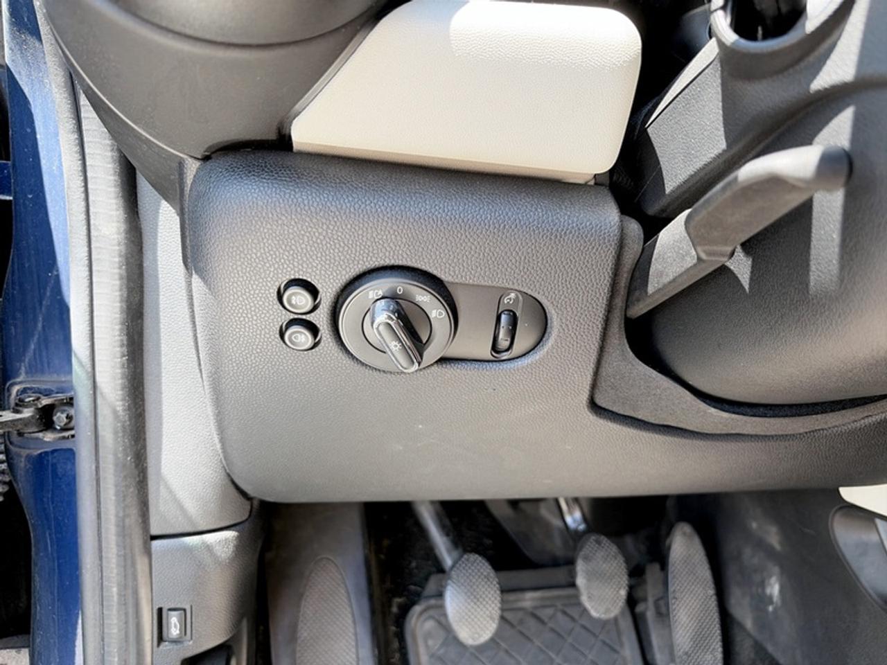 2014 MINI Cooper Hardtop Hatchback Photo