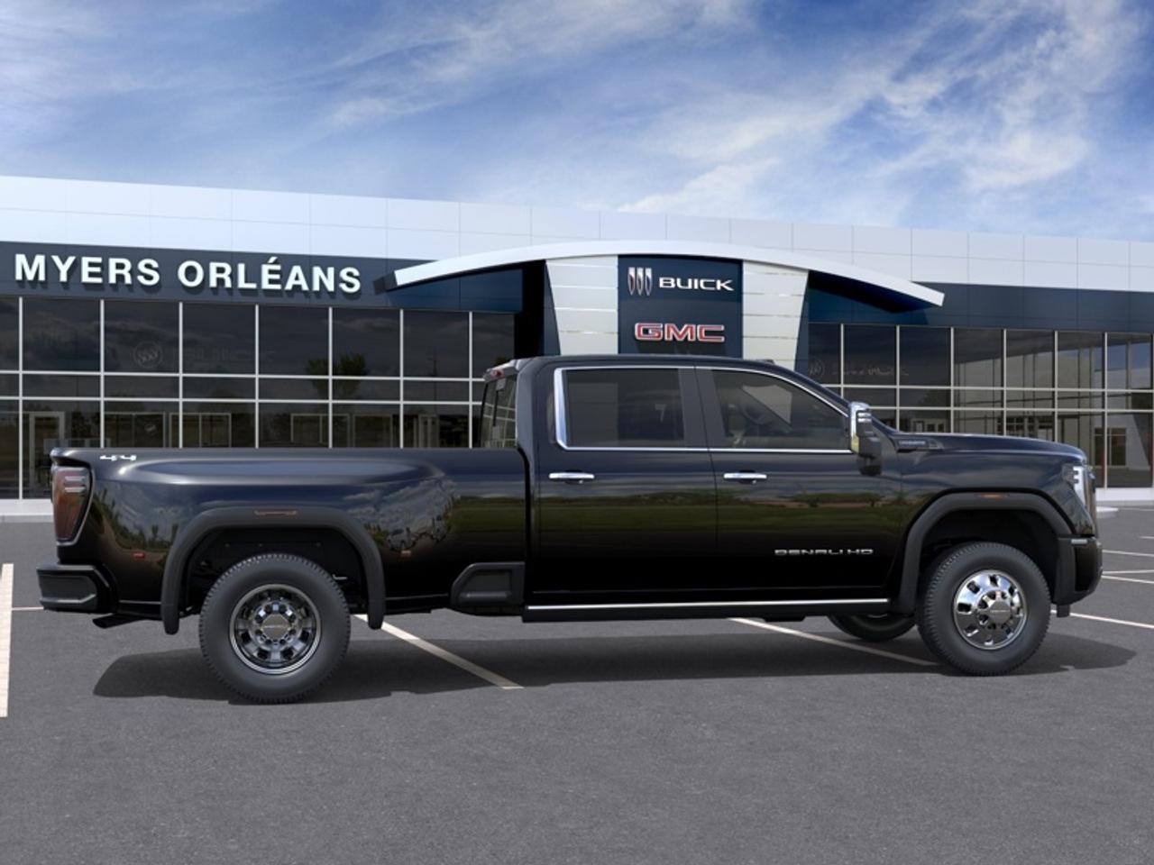 2026 GMC Sierra 3500 HD Denali Ultimate  - Diesel Engine Photo4
