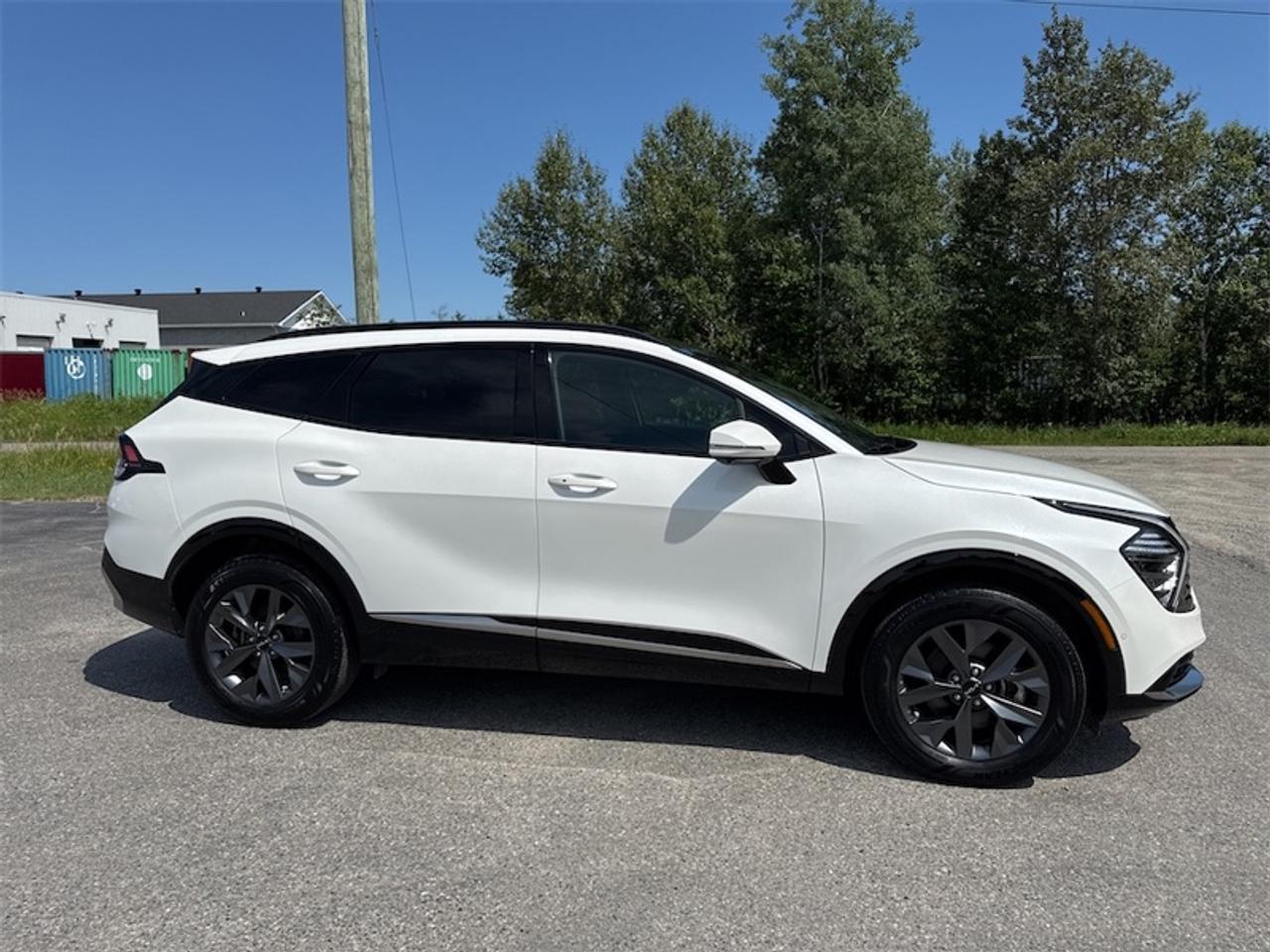 2024 Kia Sportage Hybrid SX AWD w/Red Interior   - $297 B/W Photo