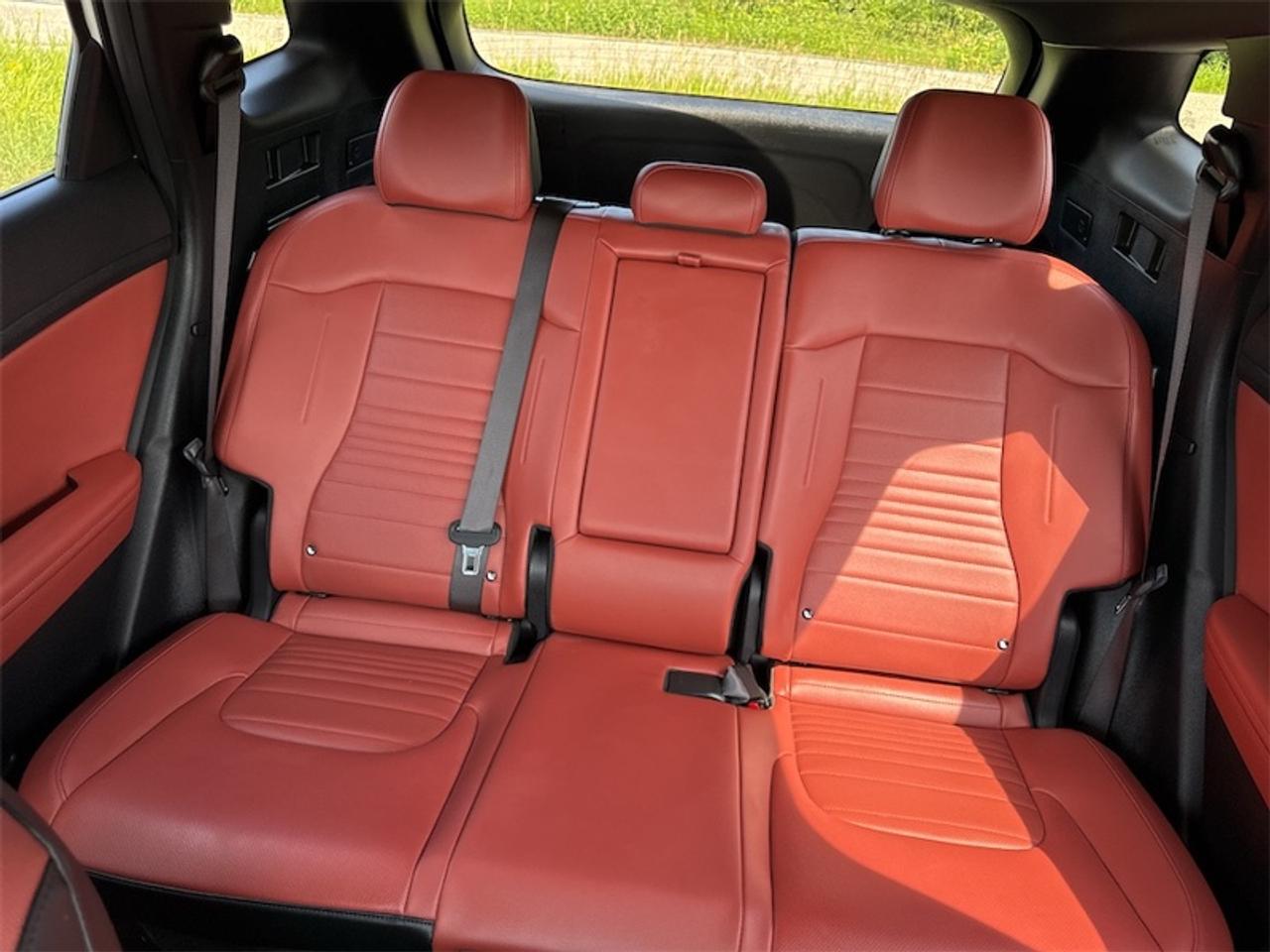 2024 Kia Sportage Hybrid SX AWD w/Red Interior   - $297 B/W Photo