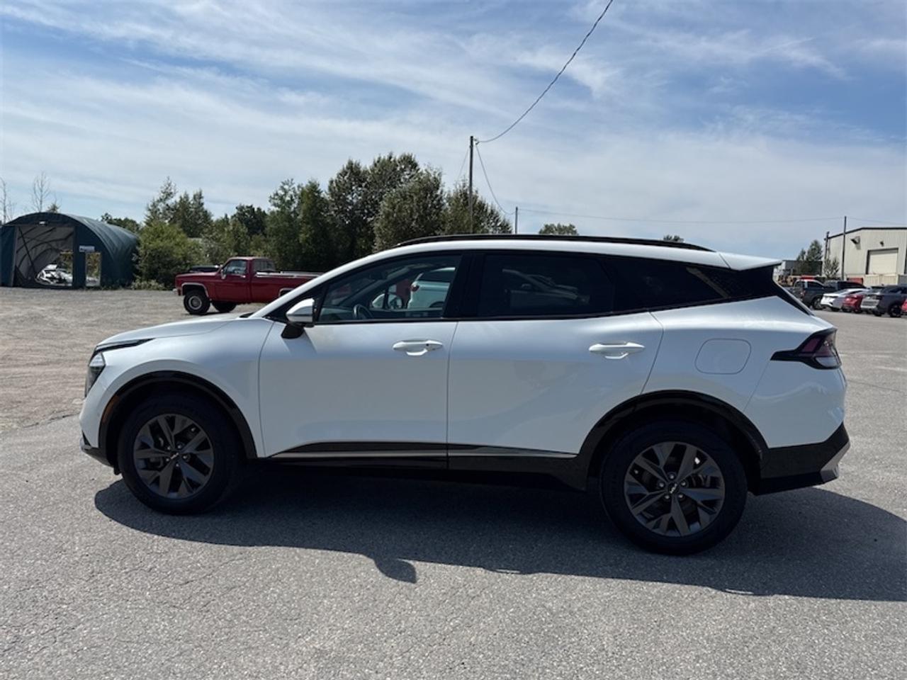 2024 Kia Sportage Hybrid SX AWD w/Red Interior   - $297 B/W Photo