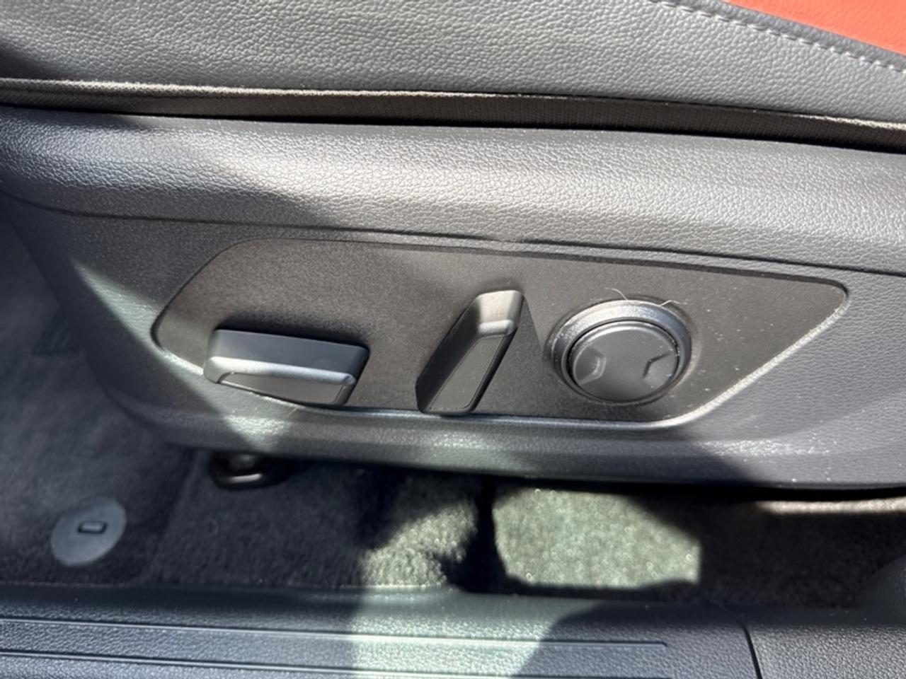 2024 Kia Sportage Hybrid SX AWD w/Red Interior   - $297 B/W Photo
