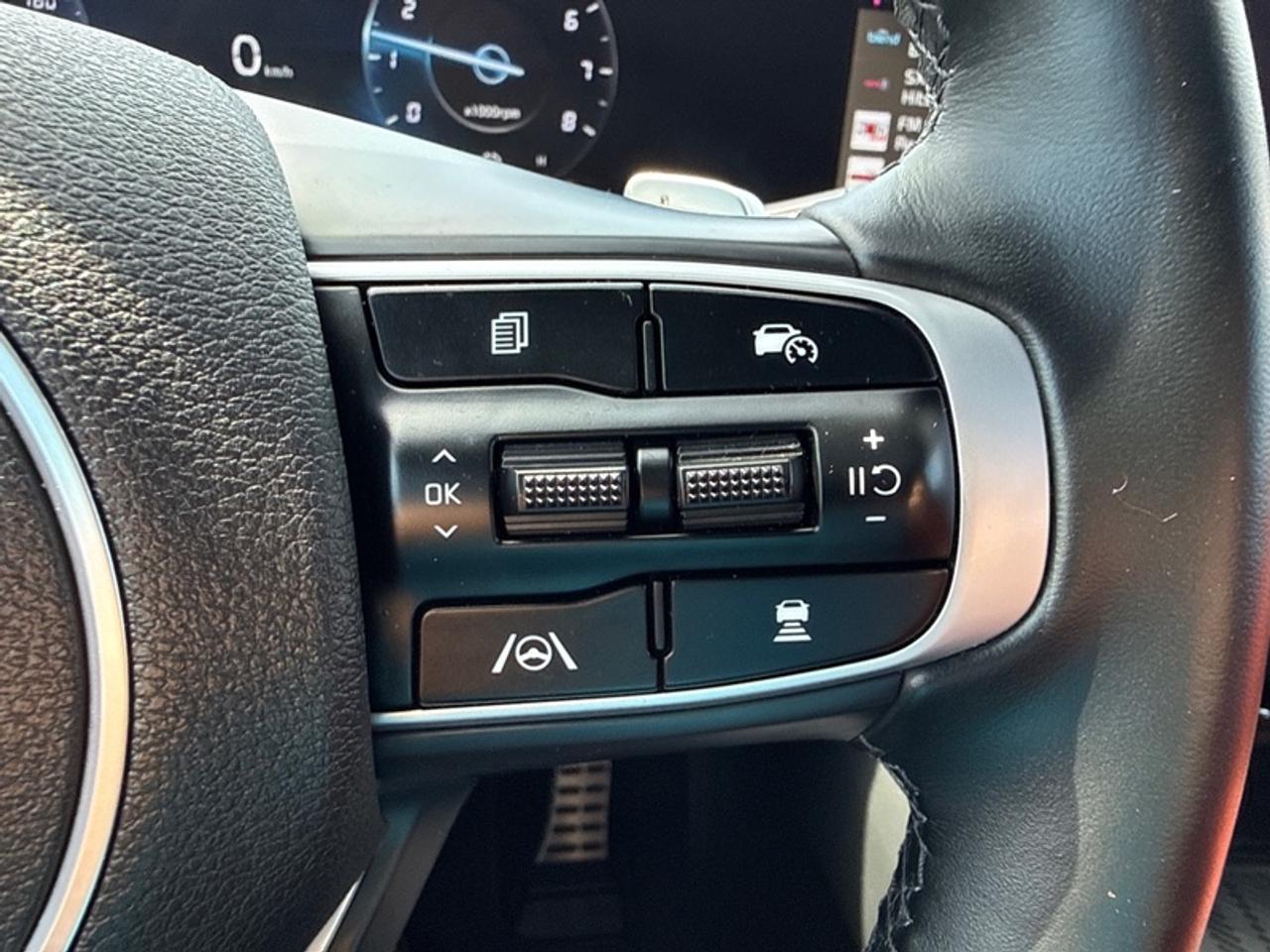 2024 Kia Sportage Hybrid SX AWD w/Red Interior   - $297 B/W Photo