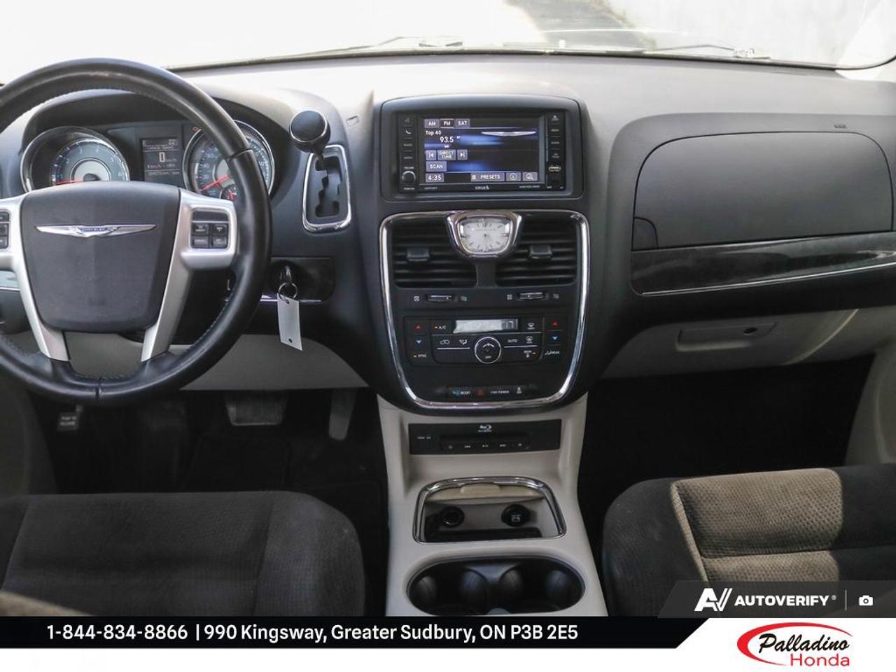 2015 Chrysler Town & Country UNKNOWN Photo