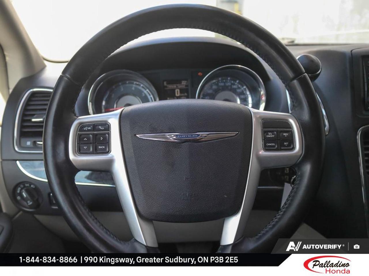 2015 Chrysler Town & Country UNKNOWN Photo