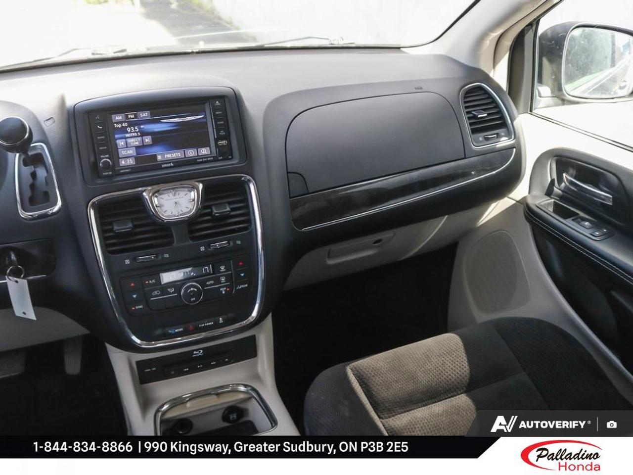 2015 Chrysler Town & Country UNKNOWN Photo