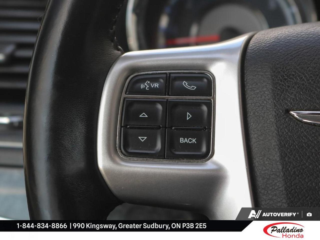 2015 Chrysler Town & Country UNKNOWN Photo