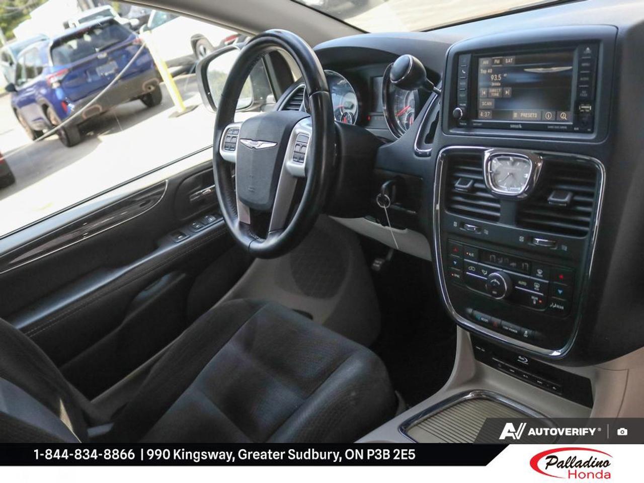 2015 Chrysler Town & Country UNKNOWN Photo
