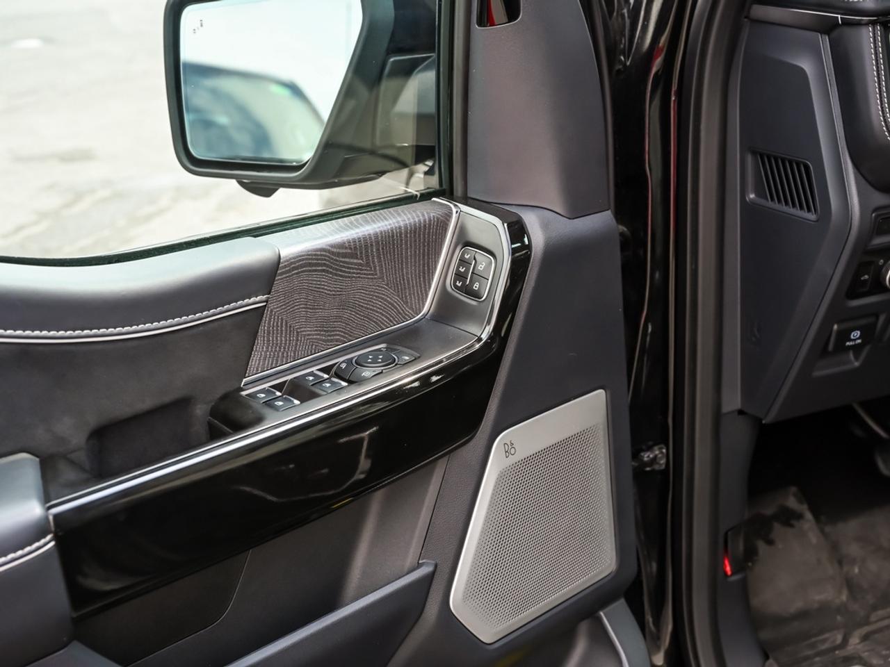 2023 Ford F-150 Lightning Platinum Photo
