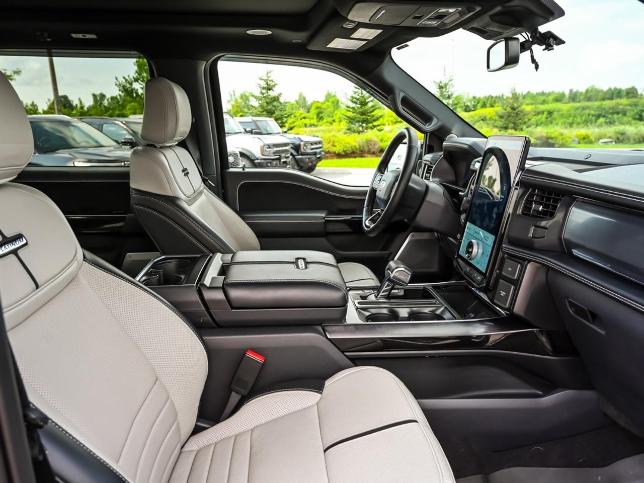 2023 Ford F-150 Lightning Platinum Photo