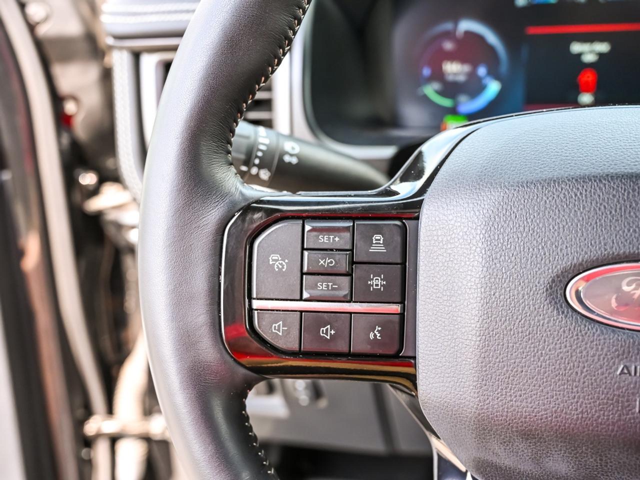 2023 Ford F-150 Lightning Platinum Photo