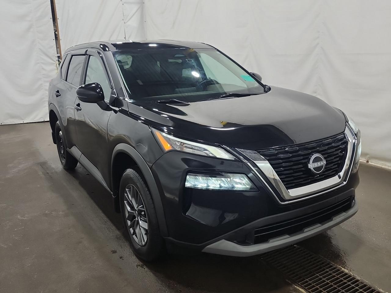 <p class=m-0 text-sm>Blind Spot Monitor</p><p class=m-0 text-sm>Reverse Camera Drive Train - All Wheel</p><p class=m-0 text-sm>Parking Distance Control</p><p class=m-0 text-sm>Heated Seats: Front Only</p>