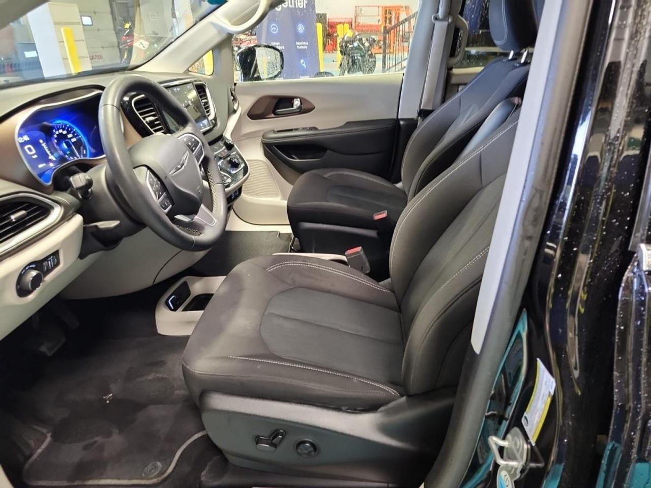 2024 Dodge Grand Caravan SXT 2WD Photo