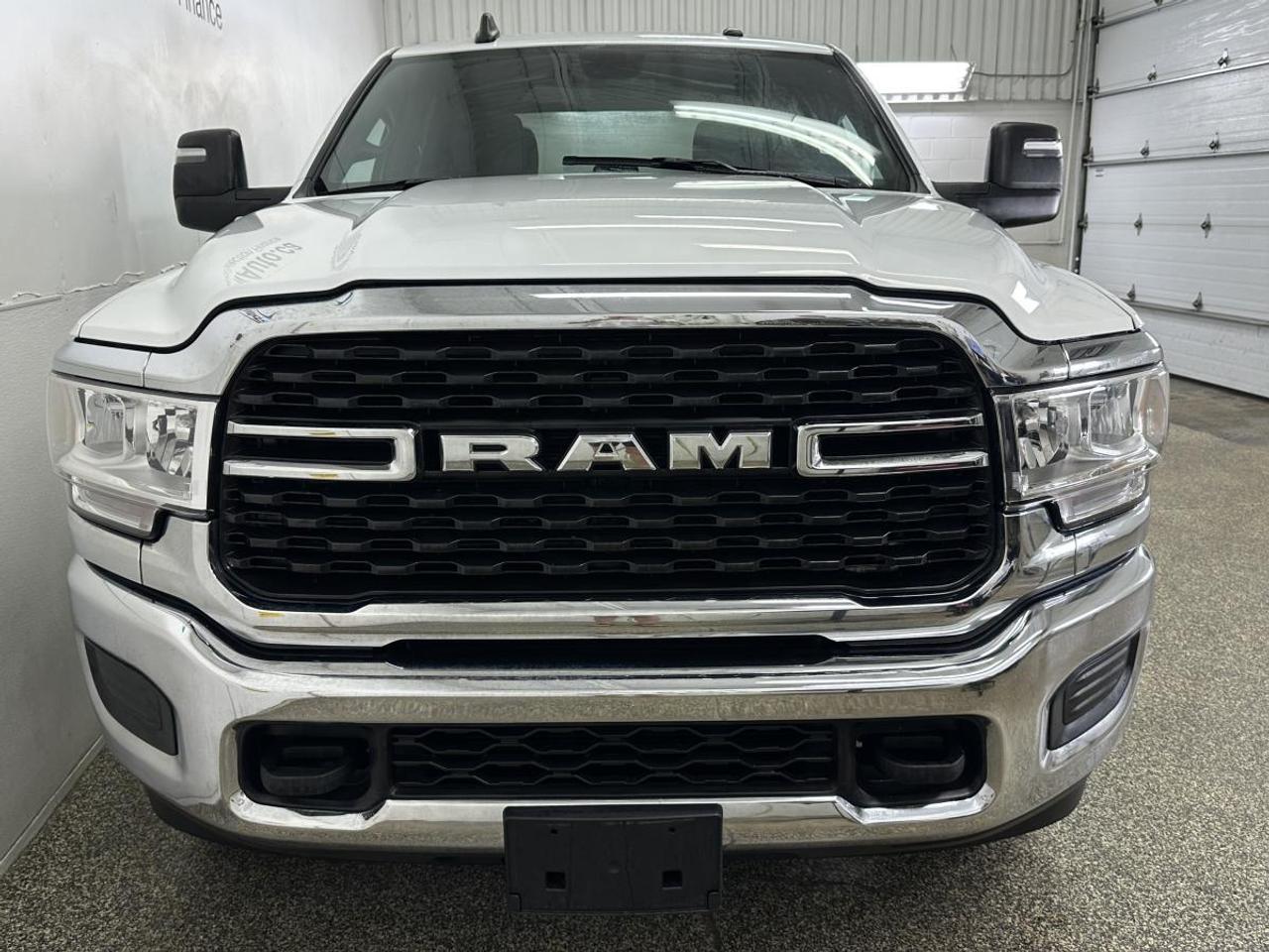 2024 RAM 3500 Big Horn 4x4 Crew Cab - DIESEL/22KM/OFF 1 OWNER LEASE! Photo