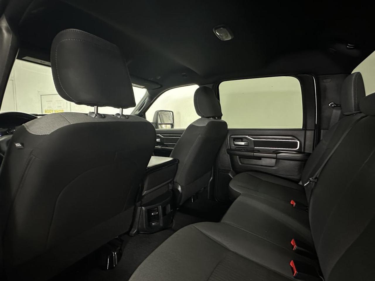 2024 RAM 3500 Big Horn 4x4 Crew Cab - DIESEL/22KM/OFF 1 OWNER LEASE! Photo