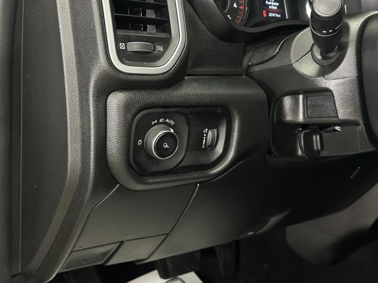 2024 RAM 3500 Big Horn 4x4 Crew Cab - DIESEL/22KM/OFF 1 OWNER LEASE! Photo