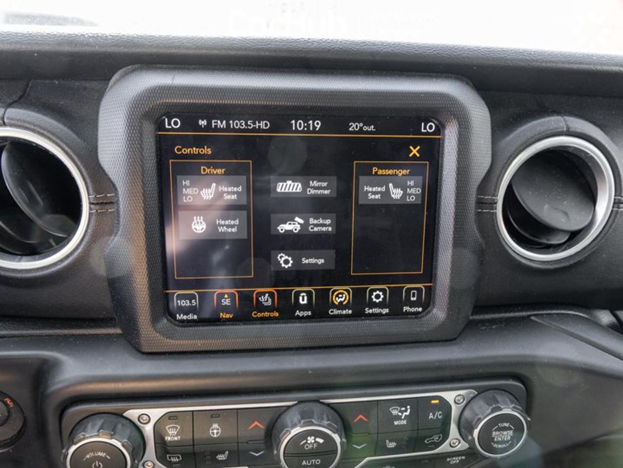 2018 Jeep Wrangler Unlimited Sahara Uconnect 4C NAV&Sound Group LED Lighting Group Cold Weather Group Leather Seats Photo
