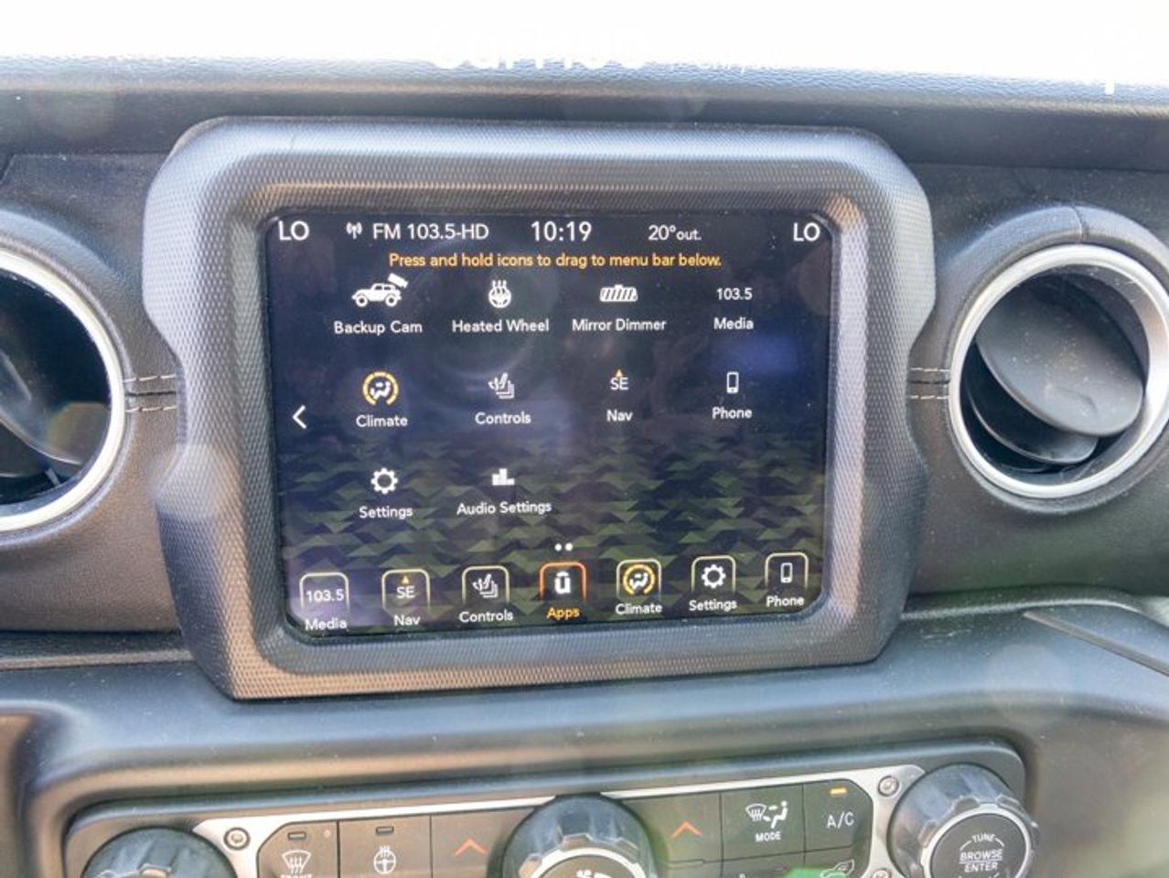 2018 Jeep Wrangler Unlimited Sahara Uconnect 4C NAV&Sound Group LED Lighting Group Cold Weather Group Leather Seats Photo