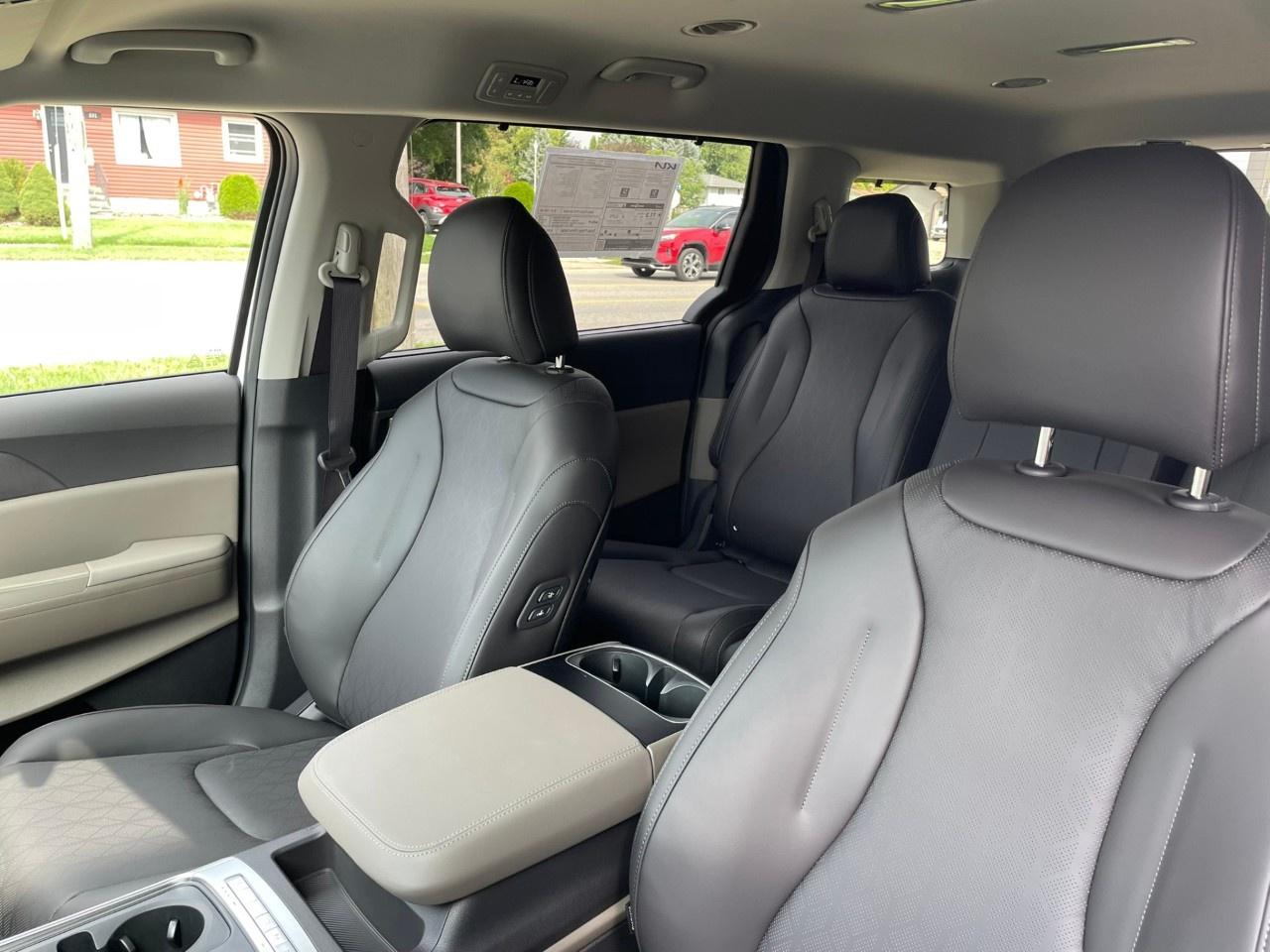2027 Kia Carnival EX  FWD Photo