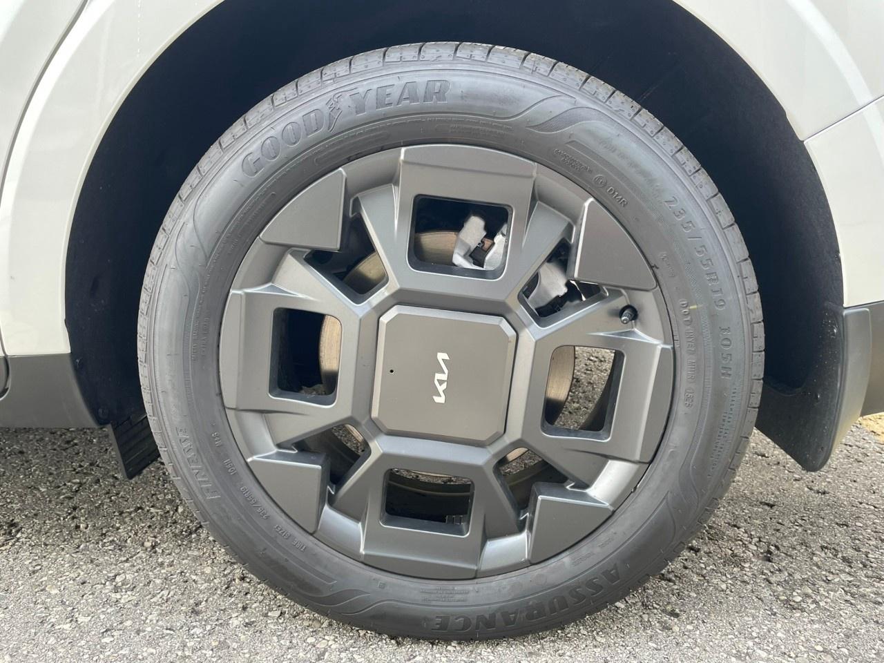 2027 Kia Carnival EX  FWD Photo