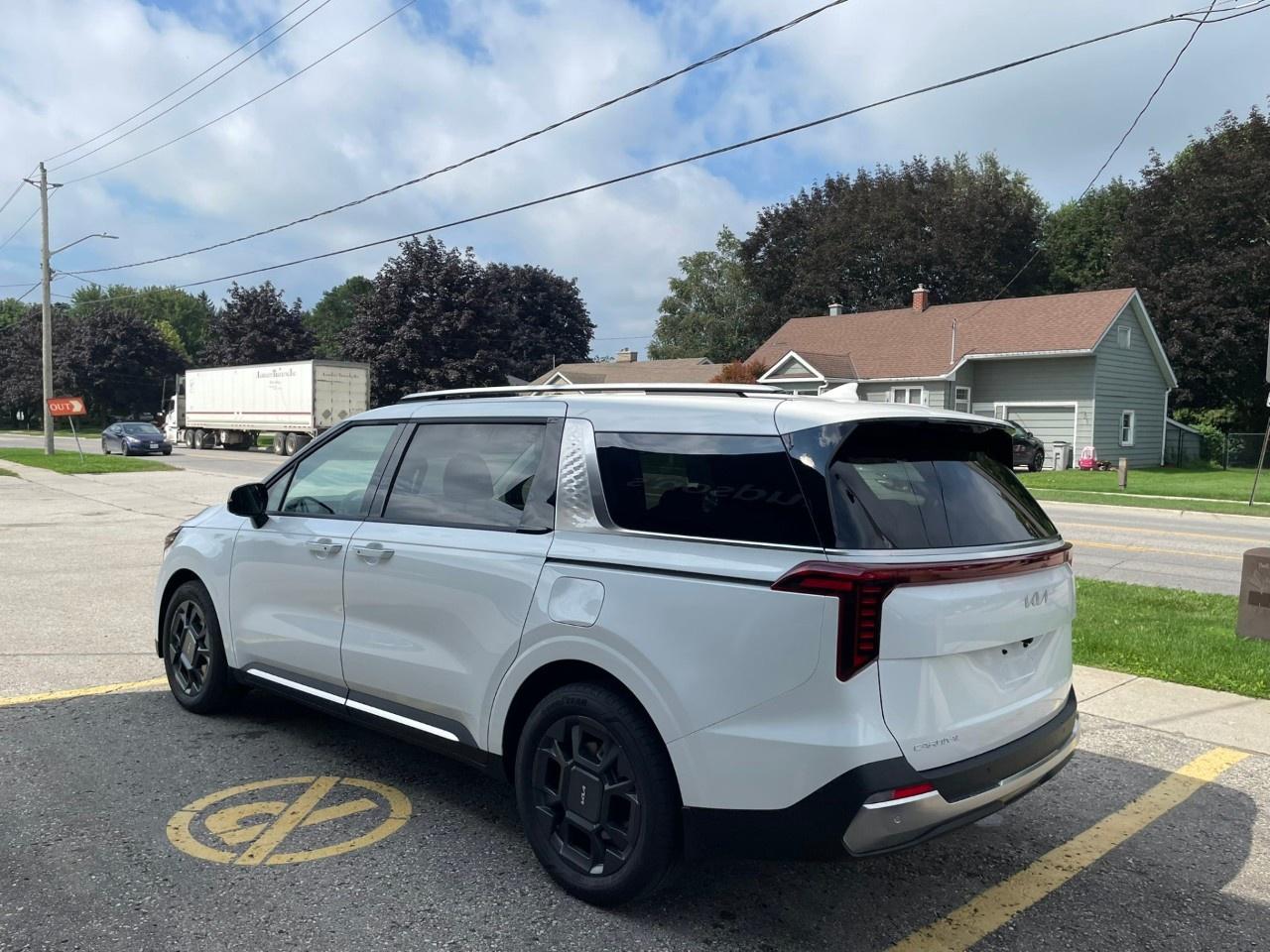 2027 Kia Carnival EX  FWD Photo