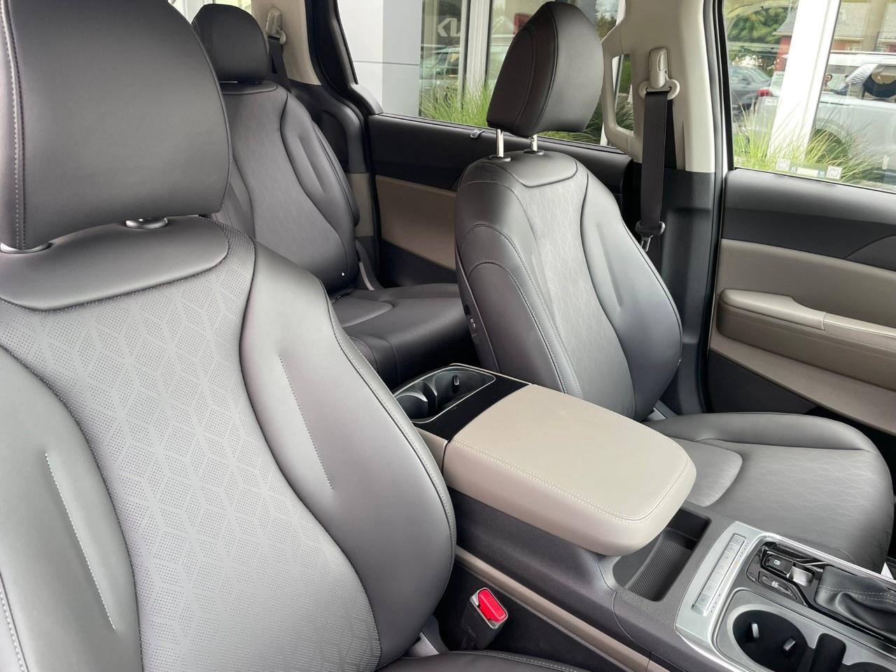 2027 Kia Carnival EX  FWD Photo