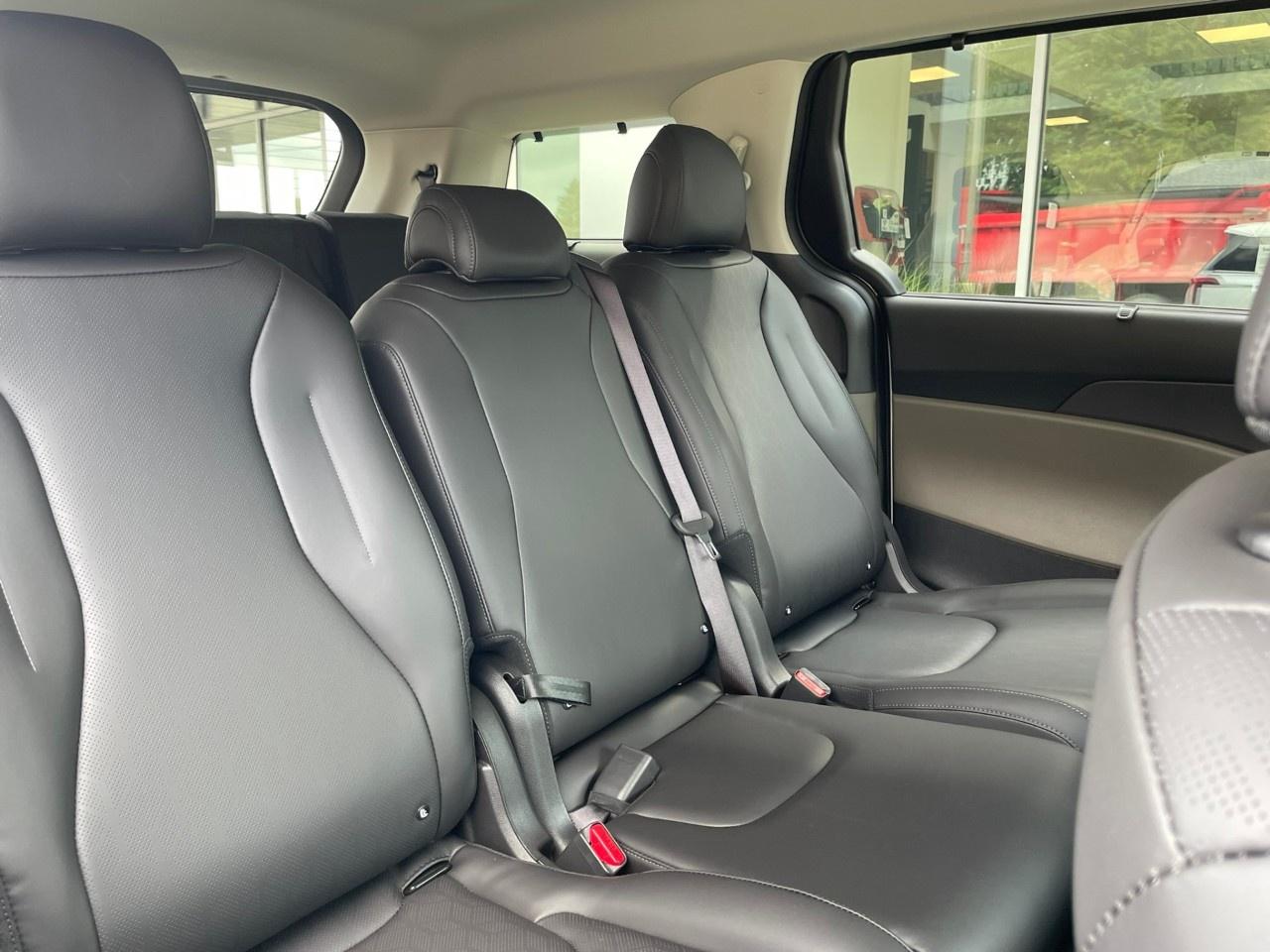 2027 Kia Carnival EX  FWD Photo