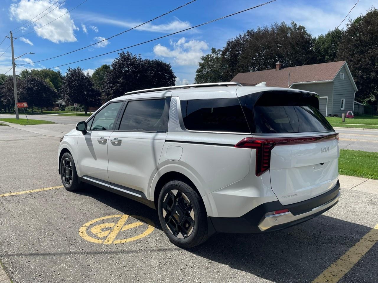 2027 Kia Carnival Hybrid EX FWD Photo