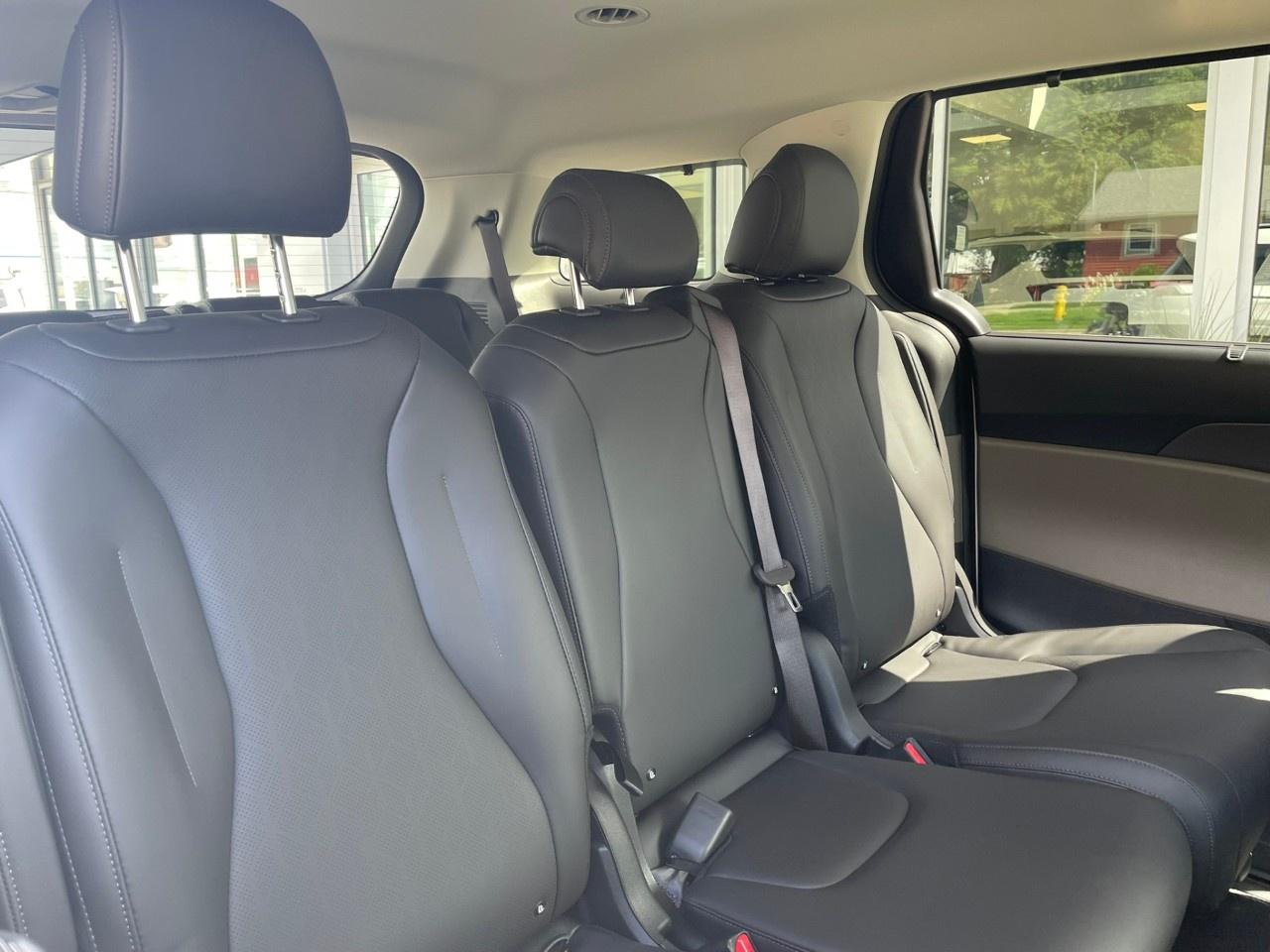 2027 Kia Carnival Hybrid EX FWD Photo